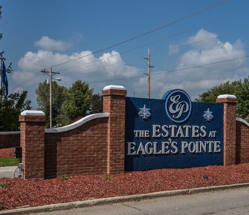 estates-at-eagles-pointe-peru-in-building-photo